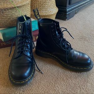 1460 Smooth Black Doc Martens
